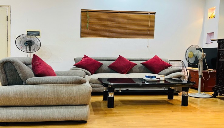 Cho thuê Ở NHÓM 4 NGƯỜI, HỘ GĐ căn hộ CC Nàng Hương Nguyễn Trãi, DT 100m2 - 3PN - 2WC